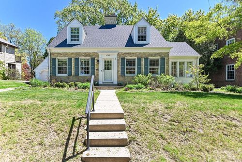 2760 N Hartung Avenue, Milwaukee, WI, 53210 | Card Image