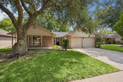 16723 Colony Bend Dr, Friendswood, TX, 77546-2355 | Card Image