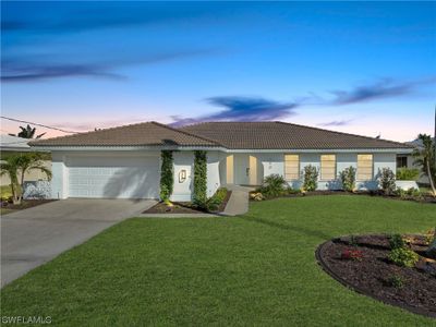 390 Capri Isles Court, House other with 3 bedrooms, 2 bathrooms and null parking in Punta Gorda FL | Image 1