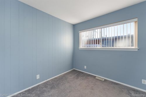 30344 Garry Ave, Madison Heights, MI, 48071-2017 | Card Image