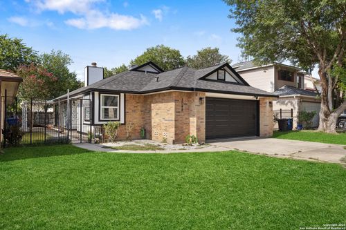 3042 Wood Cir, San Antonio, TX, 78251-1833 | Card Image