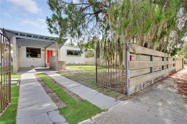 2305 Sw 19 Th Ter, House other with 2 bedrooms, 2 bathrooms and null parking in Miami FL | Image 20