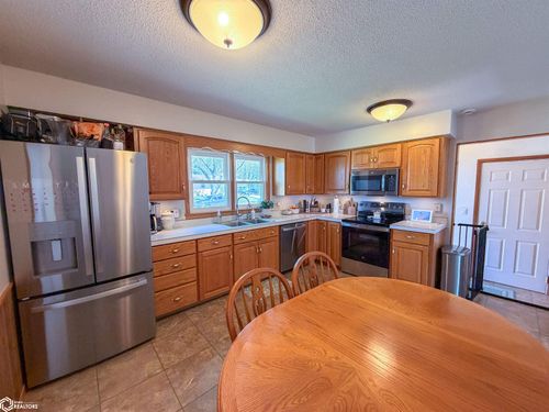 1307 Vale Dr, Hampton, IA, 50441-1826 | Card Image