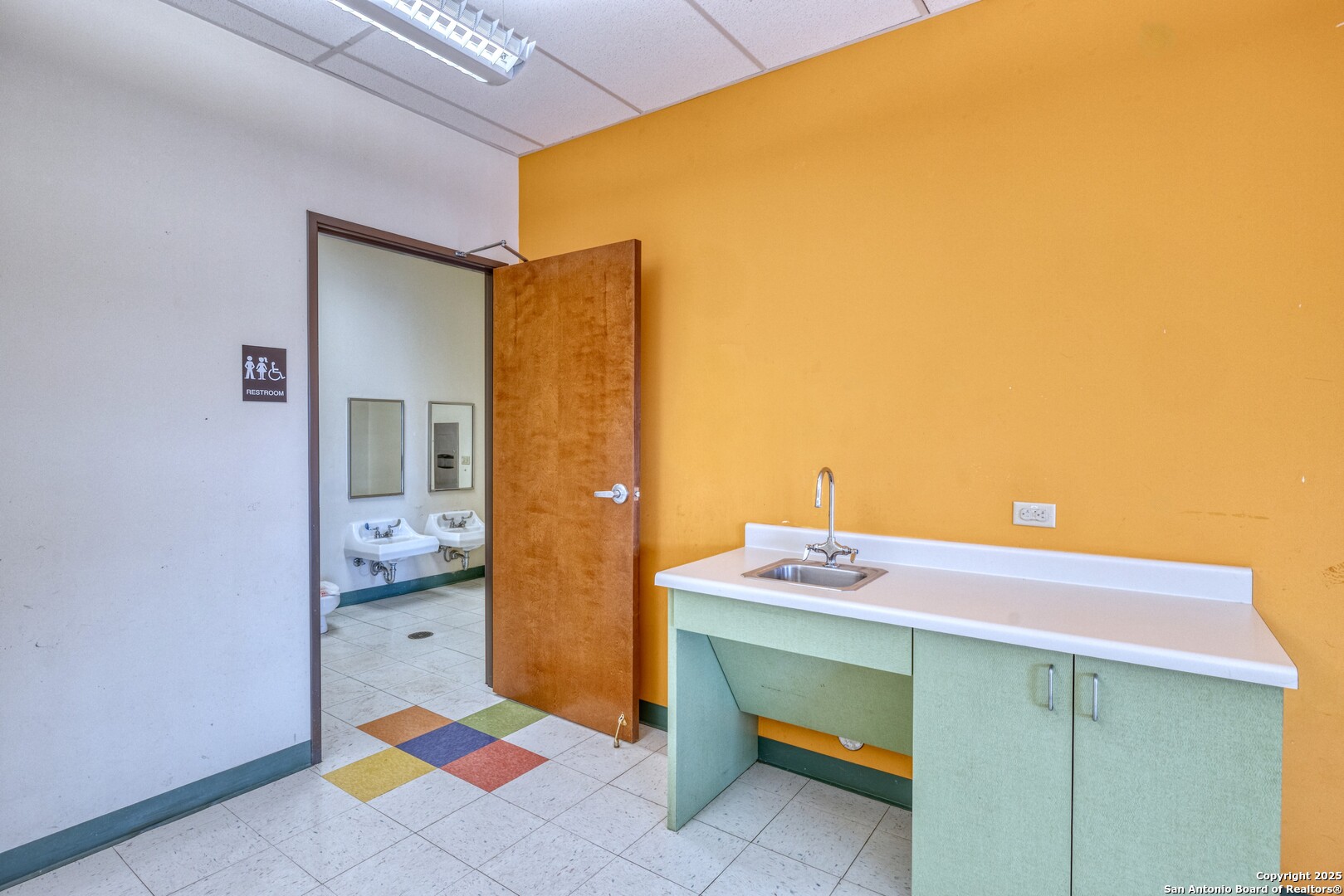 Commercial Sale in Crystal City