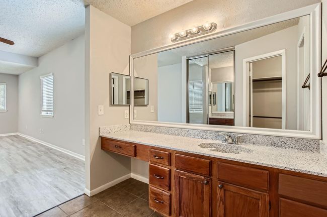 Primary Bathroom | Image 16