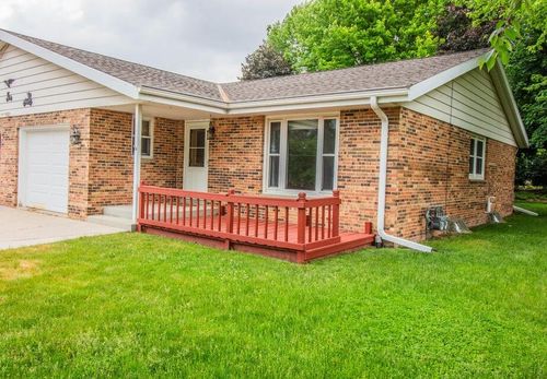132 Deppiesse Rd, Random Lake, WI, 53075-1631 | Card Image