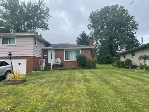 515 Murray Hill Dr, Youngstown, OH, 44505-1547 | Card Image