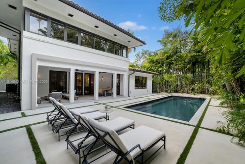 5735 N Bay Rd, Miami Beach, FL, 33140-2034 | Card Image