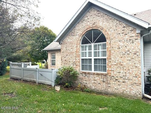 93 Stonegate Cir, Bowling Green, OH, 43402-9291 | Card Image