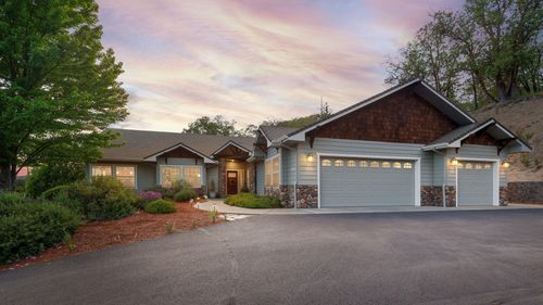 1858 Nw Sunview Pl, Grants Pass, OR, 97526-1297 | Card Image
