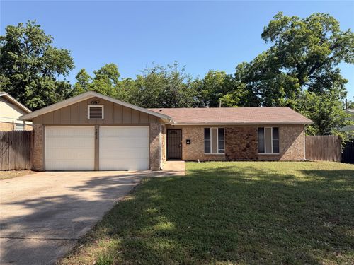 7425 Van Natta Ln, Fort Worth, TX, 76112-5905 | Card Image