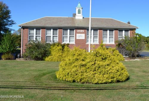 2135 State Route 35, Holmdel, NJ, 07733-1082 | Card Image