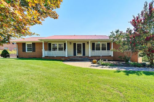 1901 Mcvitty Rd, Salem, VA, 24153-7405 | Card Image