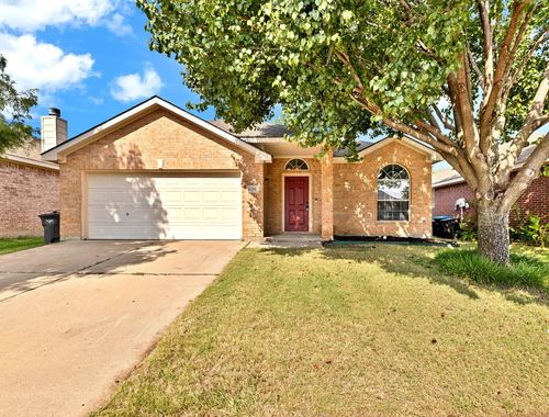 12252 Shadow Wood Trl, Burleson, TX, 76028-7561 | Card Image