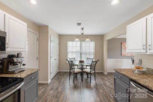 Cozy breakfast area | Image 14