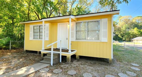 915 Martin Luther King Dr, Livingston, TX, 77351-2676 | Card Image