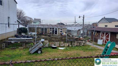 522 5th St, Whitehall, PA, 18052-6417 | Card Image