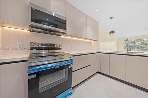 305-1400 Ne 191st Street, Miami, FL, 33179 | Card Image