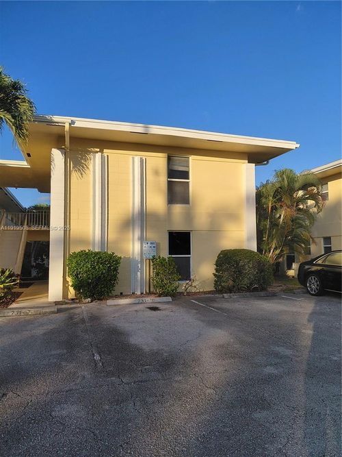 apt-10-731 Hummingbird Way, North Palm Beach, FL, 33408-5162 | Card Image