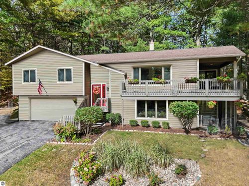 2221 Kaukauna Ct, Traverse City, MI, 49686-2031 | Card Image