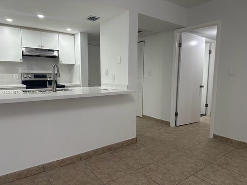 142-8100 Geneva Ct, Doral, FL, 33166-4697 | Card Image