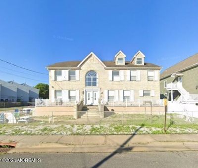 342 Front Street, House other with 6 bedrooms, 3 bathrooms and null parking in Union Beach NJ | Image 1