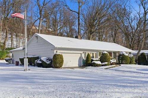 75 Mimosa Dr, Roslyn, NY, 11576-2215 | Card Image