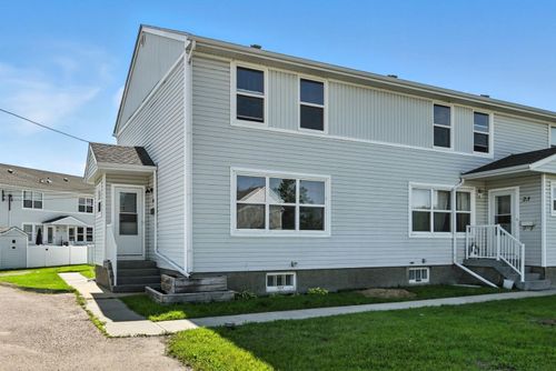 24 Poplar Crescent, Springbrook, AB, T4S1V3 | Card Image