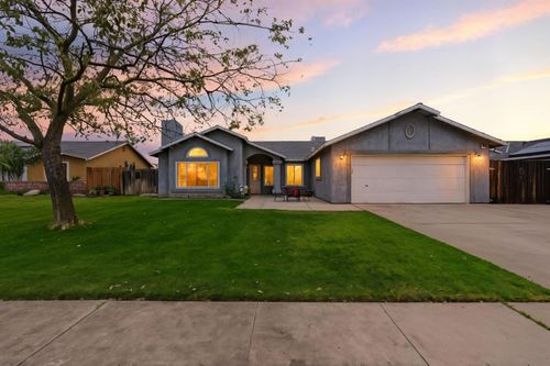 351 Barcelona Dr, Lemoore, CA, 93245-9025 | Card Image