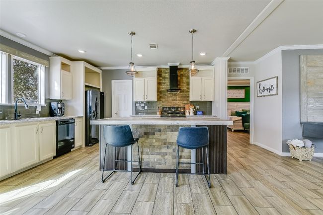 604 County Road 136 A, House other with 4 bedrooms, 2 bathrooms and 2 parking in Kingsland TX | Image 8