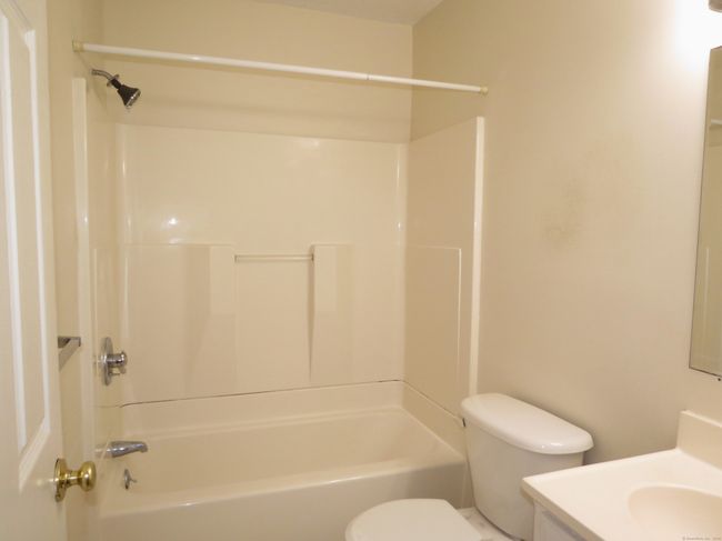 APT-13 - 492 S Street Ext, Condo with 1 bedrooms, 1 bathrooms and null parking in Bristol CT | Image 8