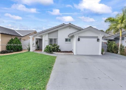 16834 Nw 70th Ave, Hialeah, FL, 33015-4270 | Card Image