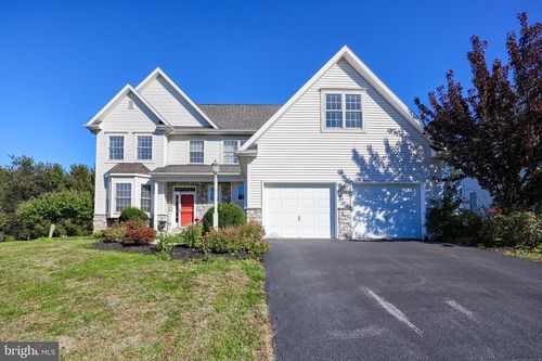 327 Squire Ln, LITITZ, PA, 17543-7680 | Card Image