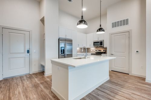 b1-624 N Lancaster Ave, Dallas, TX, 75203-1783 | Card Image