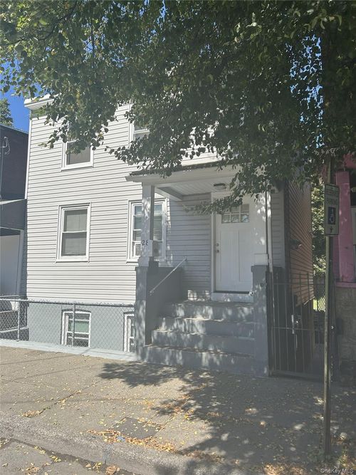 28 Hasbrouck St, Newburgh, NY, 12550-5401 | Card Image