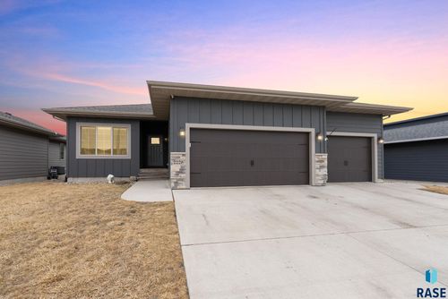 2229 S Creekview Ave, Sioux Falls, SD, 57106-7336 | Card Image