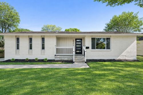 8570 Sweetwood Dr, Dallas, TX, 75228-5304 | Card Image
