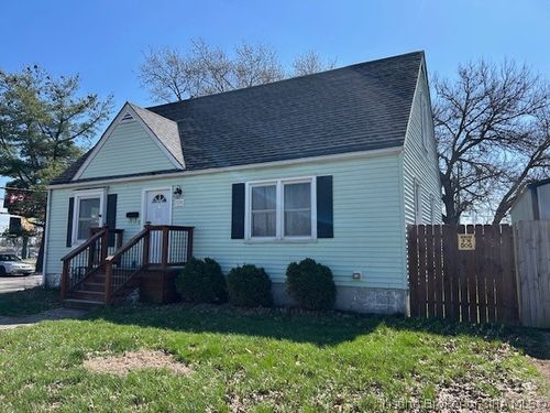 578 Accrusia Ave, Clarksville, IN, 47129-6412 | Card Image