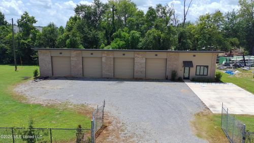 238 Commercial Pkwy, Canton, MS, 39046-4977 | Card Image