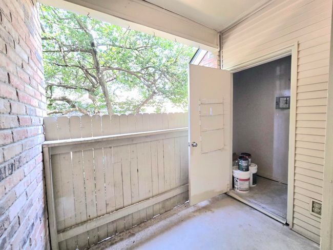 View of property entrance | Image 16
