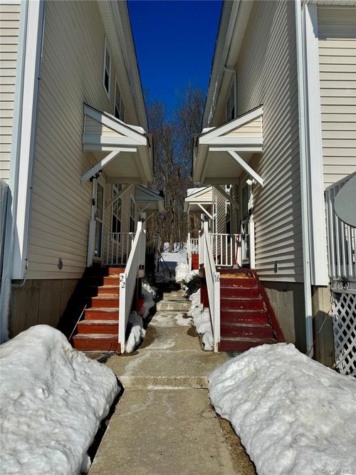 18 Jordan Ln, Middletown, NY, 10940-1604 | Card Image