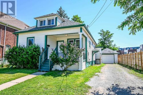 5790 Robinson St, Niagara Falls, ON, L2G2B2 | Card Image