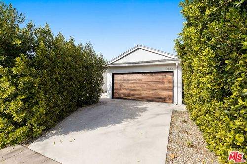 19833 Bassett St, Winnetka, CA, 91306-3903 | Card Image