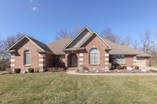 8896 Classic View Dr, Indianapolis, IN, 46217-6017 | Card Image