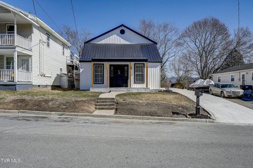 718 S Lynn Ave, Elizabethton, TN, 37643-4215 | Card Image