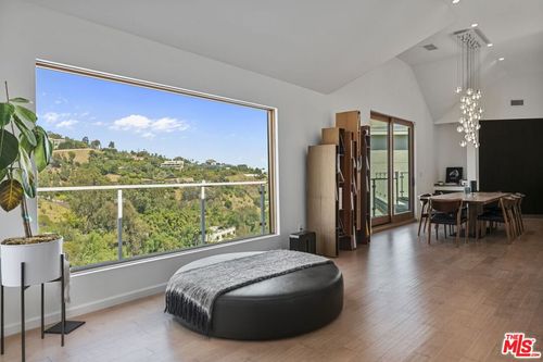 10110 Cielo Dr, Beverly Hills, CA, 90210-2037 | Card Image