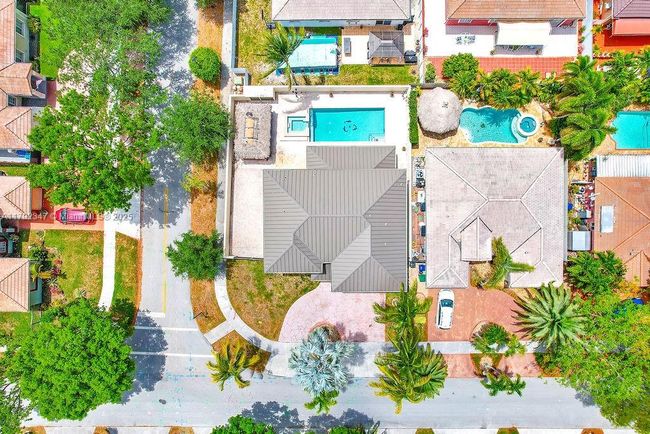 16732 Nw 89 Th Pl, House other with 4 bedrooms, 3 bathrooms and null parking in Miami Lakes FL | Image 18