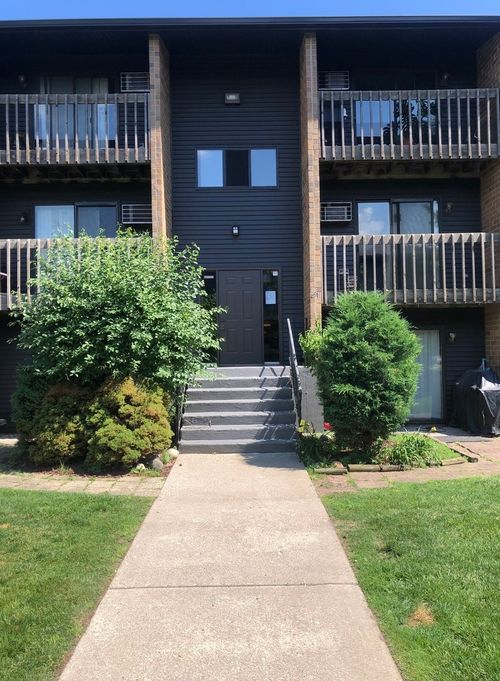 apt-327-651 Virginia Rd, Crystal Lake, IL, 60014-3104 | Card Image