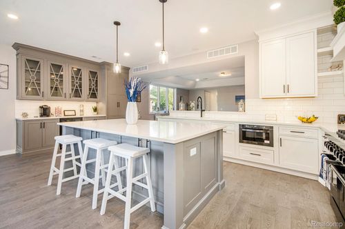 1219 N Main St, Rochester, MI, 48307-1119 | Card Image