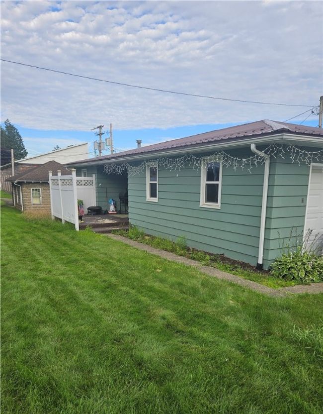 305 State St, House other with 2 bedrooms, 1 bathrooms and null parking in Smethport PA | Image 5